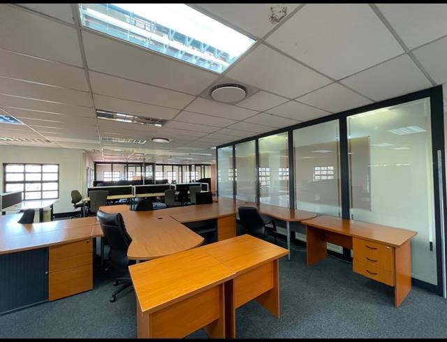752M² OFFICE FOR SALE IN BRYANSTON